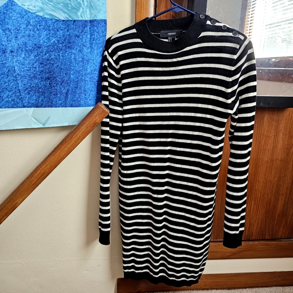 HP🎉 🖤 Forever 21 Black and White Striped Sweater Dress - Size M